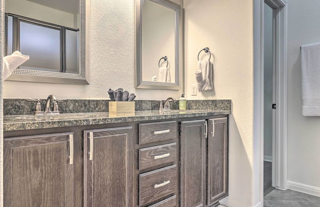 Gorgeous Luxury Home With Hot Tub Just 3 Miles to Dtwn! - Foto 26