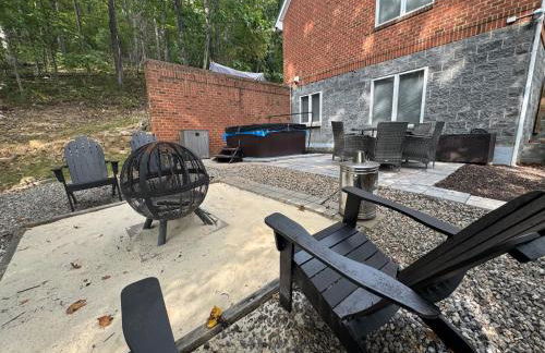 Romantic Getaway or Family Vacay with Mountain Views & Hot Tub - Foto 68