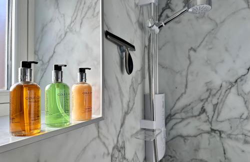 New studio apartment - minutes walk to Cathedral - Foto 4