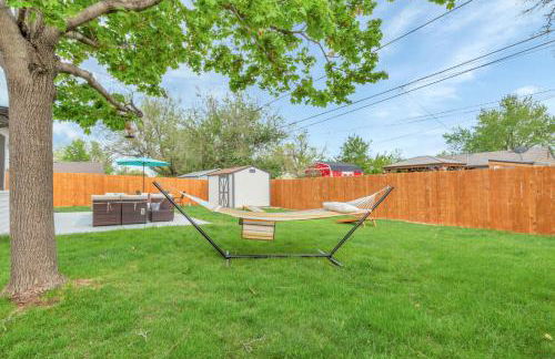 Backyard BBQ Retreat: Central 3bd - Prime Location - Foto 19