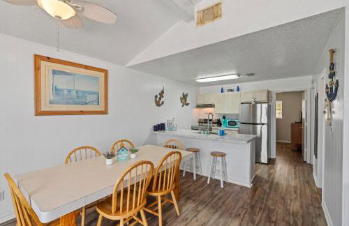 Amazing Oceanfront 2BR Home Cozy Peaceful and Kid and Pet Friendly - Photo 13