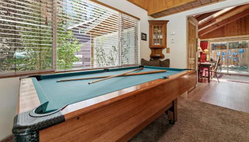 Catalina Retreat -Cozy mountain home in a tree filled neighborhood, plenty of games and a hot tub! - Foto 2