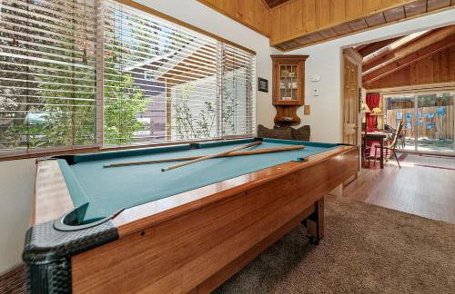 Catalina Retreat -Cozy mountain home in a tree filled neighborhood, plenty of games and a hot tub! - Foto 2