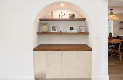 Seaside Home Modern Retreat with Breathtaking Views and Beachside Charm - Foto 13