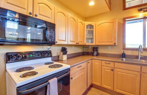 Mtn-View Hilltop Hideaway with Deck in Show Low - Foto 9