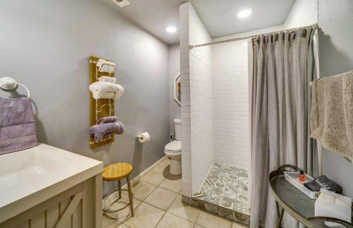 Peaceful Helotes Cabin Fire Pit, 9 Mi to Old Town - Foto 21