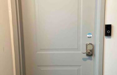 OTR, QUEEN Bed, 50in TV, Workspace, Near Lightrail - Foto 34