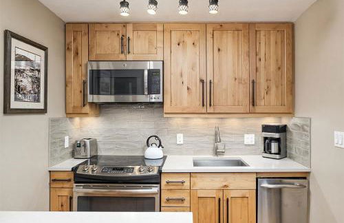 Fasching Haus Unit 12, Lower Level Deluxe Condo w/ Open Living Area & Gas Fireplace - Foto 6