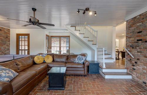 Group Getaway 6BR Near Fort Benning Huge Kitchen Private Yard - Foto 7