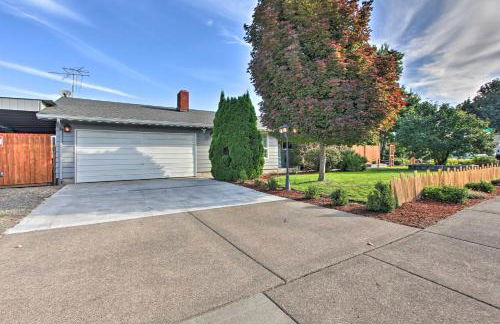 Hot Tub and Theater Room Tropical Springfield Home - Foto 34