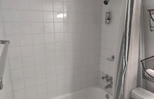 Beautiful 2-Bedroom Condo Near Universal and other Orlando Attractions, King Bed & Wi-Fi - Foto 25