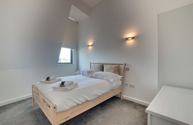 Crown Apartments By Week2Week - Photo 23