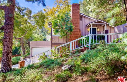 Hollywood Hills Spa Retreat Oasis with Tree Top Views, Private Jacuzzi Style Tub, Steam Room, Magical Half Acre Acre Garden and Patio, Free Parking for 2 cars, in LA's most Serene, Central Desirable Area - Foto 20
