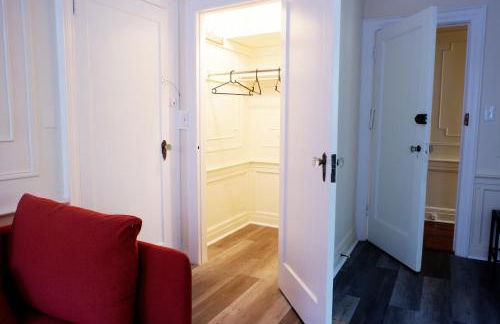 Newly Renovated - Minutes from the City - Foto 13