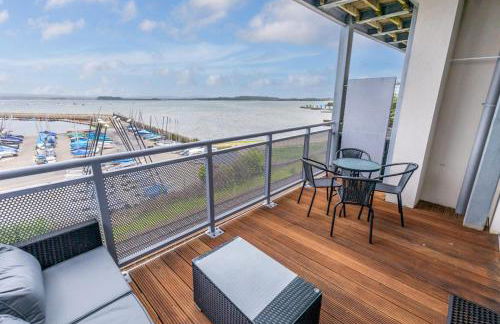 Ocean Breeze - Stunning Harbour Views from Private Balcony - Photo 2