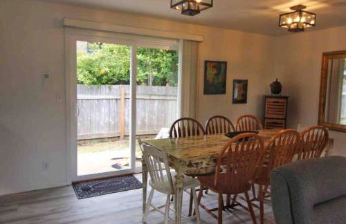 Cheerful 3 Bedroom on a Park 10 Miles from Eugene - Foto 11