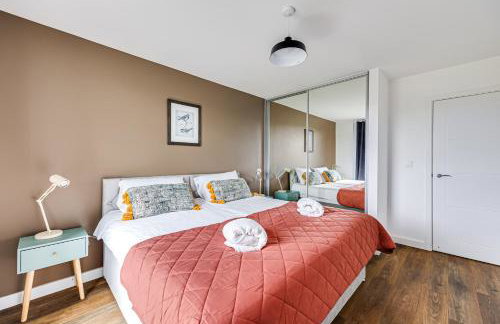 Penthouse Apartment - City Centre - Secure Parking, Balcony, Self-Check-In, Fast Wifi and Smart TV with Netflix by Yoko Property - Photo 3