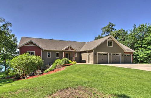 Dock, Hot Tub and Game Room Luxe Lake Latoka Home - Foto 45