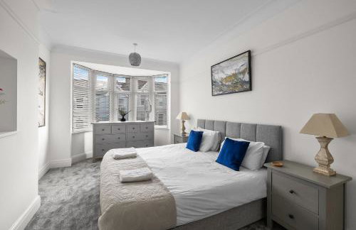 Substantial 5 bedroom townhouse with disabled access apartment, private off road parking space with EV point from 15th April 26, jaccuzi bath, Netflix and Wifi, near Argyle, boutique shops eateries and pubs - Foto 10