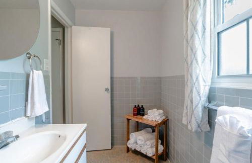 Private Pool & Yard Mins to Dining & University - Foto 14