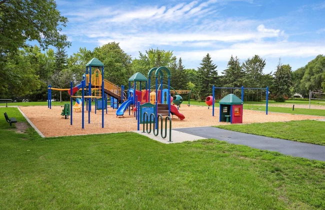 Glamorous 2B2BA with patio views and gym - Foto 27