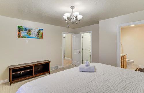 Hike, Golf and Ski Family Home in South Jordan - Foto 13