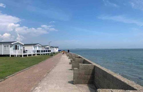 M&B Holiday Home 2025 Cozy Beach side Caravan 4 Beds, 3 Sofa Bed, 7 Sleep, Wifi, Tea and Coffee, Free Parking - Foto 12