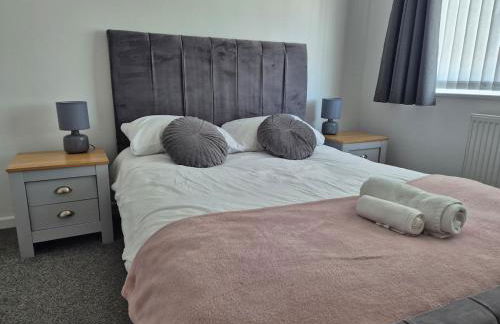 Entire House - Cheshire Oaks/Ellesmere Port - Foto 1