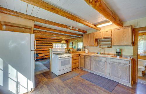 Historic Century-Old Cabin in Downtown Hope - Photo 9