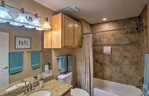 Group Getaway with Pool and Putting Green in Glendale - Foto 22