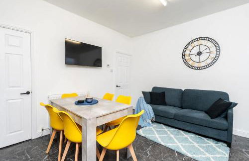 Contractor Friendly 4 Bedroom House in Hemsworth with 6 Beds and Garden - Foto 25