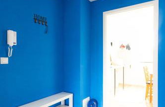 - Ocean Haven Deluxe with Coastal Charm - 2-Room Sea-Inspired Apartment 75 qm - Central Location - Elegant Nautical Design - Renovated in 2024 with TV & Netflix - Full Kitchen & Free Parking - Near Metro & Airport - King Beds - - Photo 17