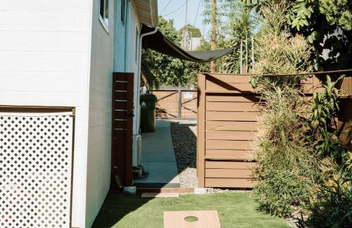 Serene Silver Lake 1 bedroom 1 bathroom Back house With Private Backyard - Photo 25