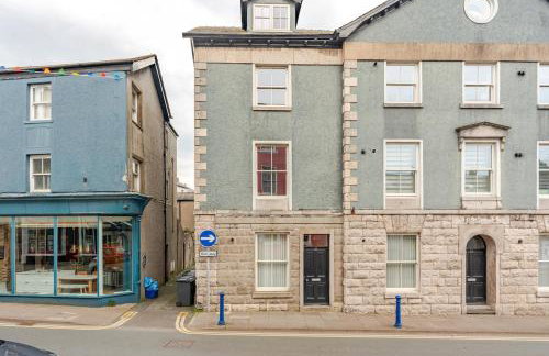 4 bedroom house, central Ulverston - Foto 1