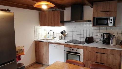 Grand gite 14 personnes ,cour ,salle de jeux, proche du village , commerces - Foto 3