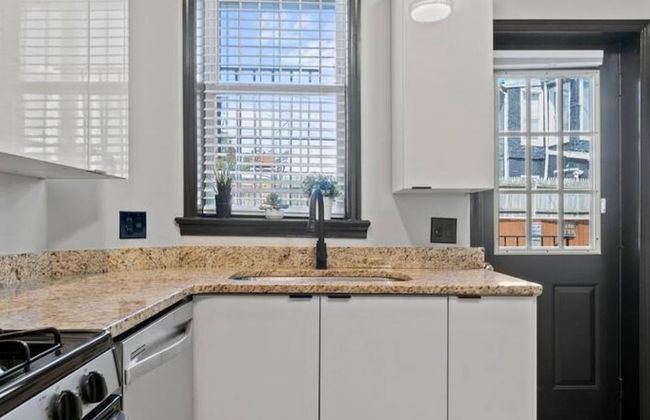 Charming DC Rowhouse Condo - Ideal Long-term Stay - Foto 19