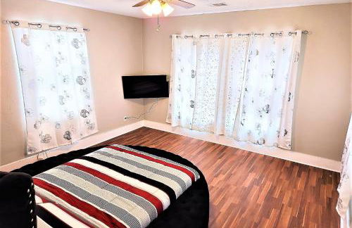 Furnished Home for Traveling Nurses, Corporate Stay Mid-Term Galveston-only 10Min to UTMB-7 Min to Cruise Port-1 Block to Beach Pleasure Pier- Large 3Bed-2Bath-7 Beds-CasaAzul 2605B - Foto 13