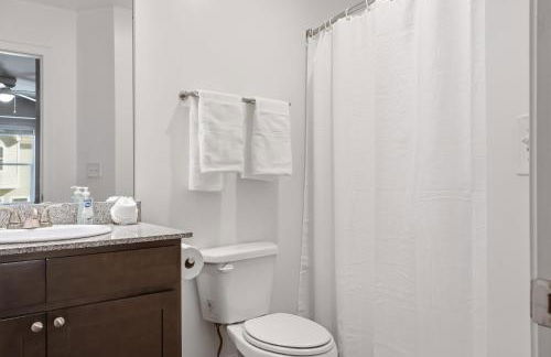 Modern Comfort and Resort Style Living Near CU - Foto 9