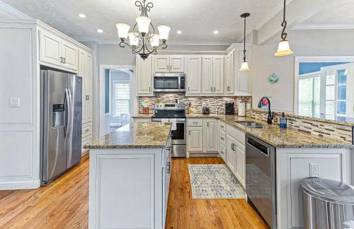 Amazing Home w/ Huge Pool, Game Tables, Movie room, and More! - Foto 21