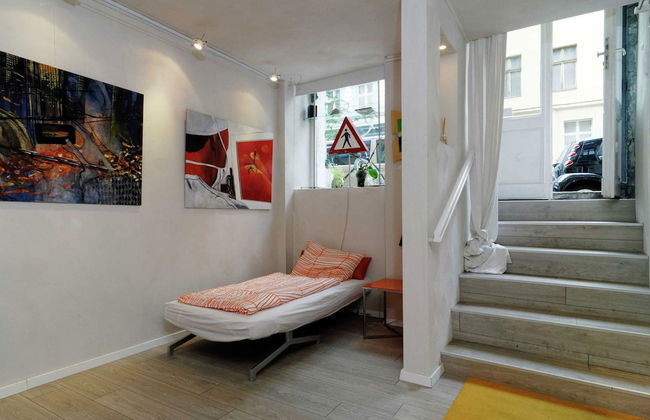 Contemporary Apartment in Kreuzberg, Berlin - Photo 5