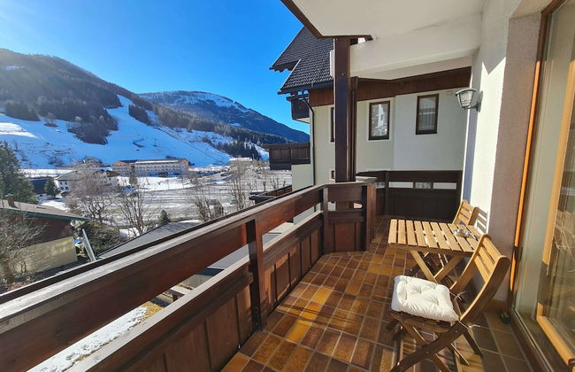 Comfortable Apartment With Mountain View - Photo 1