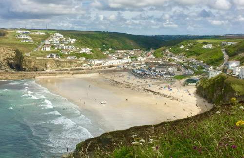 Simply the best ! 4 min walk to Beach, Pubs, Restaurants, Shops, Htd Pool, Hottub, Games rm, 1 acre Garden, BBQ's Coast to Coast cycle path, Beautiful, Bassets acre, Only six 1-3 bedroom SUPERB apartments, Free Parking and WIFI - Foto 32