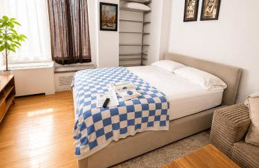 NYC Studio with Private Bathroom & Kitchenette - Photo 15