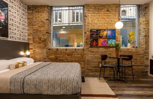 5 King Bed Suites at The Finnley Hotel in DT GR - Foto 1