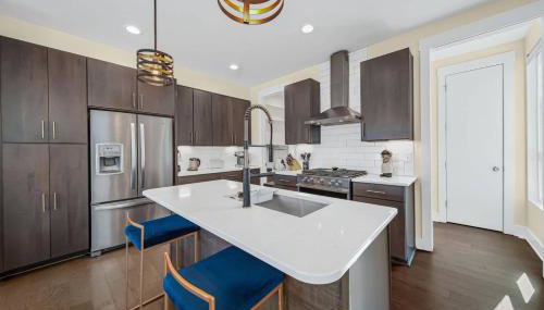 Modern 4-Story 3-BR Townhome with Rooftop Lounge - Foto 4