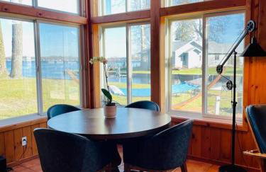 Unforgettable 4 bedroom 3 bath waterfront cabin - Photo 30