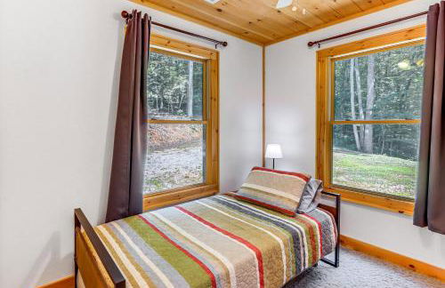 McCaysville Cabin Fire Pit, BBQ and More! - Foto 17