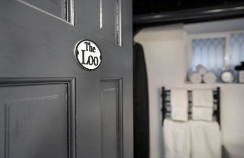 Sojourn Old Town Perfection with Fire Pit and Parking - Foto 25