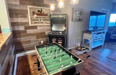 Red Rooster Family Cabin w/Hot Tub+Fire Pit+View - Foto 54