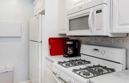 Oceanfront Gem w Balcony Pool Hot Tub Carbon Beach Access Bluewater Haven by AvantStay - Photo 12